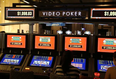 Video poker machine